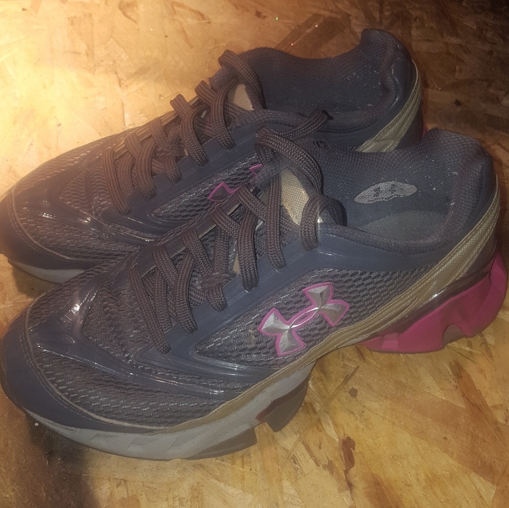 Woman's under armor shoes
